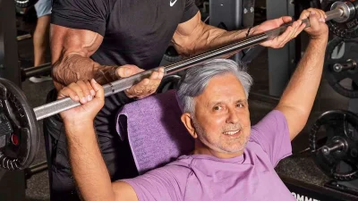 Δήμος Βερύκιος: Όπως δεν τον έχετε ξαναδεί - Κάνει γυμναστική και σκληρή κριτική σε όλους