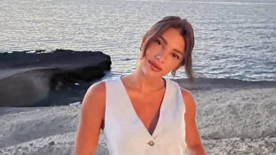 «Τα ράσα δεν κάνουν τον παπά» - Η απάντηση της Μαριαλένας Ρουμελιώτη στα πικρόχολα σχόλια που δέχθηκε για το ταξίδι της στην Τήνο