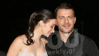 Πριγκιπικό με δαντέλα και κεντημένες πέρλες το 2ο νυφικό της Βαμβακούση - Έκρυβε με την ανθοδέσμη τη φουσκωμένη της κοιλίτσα