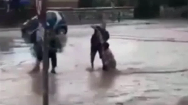 Κακοκαιρία Daniel: Στους 3 οι νεκροί - Βίντεο ντοκουμέντο με τη γυναίκα που παρασύρθηκε από τα νερά στον Ευαγγελισμό