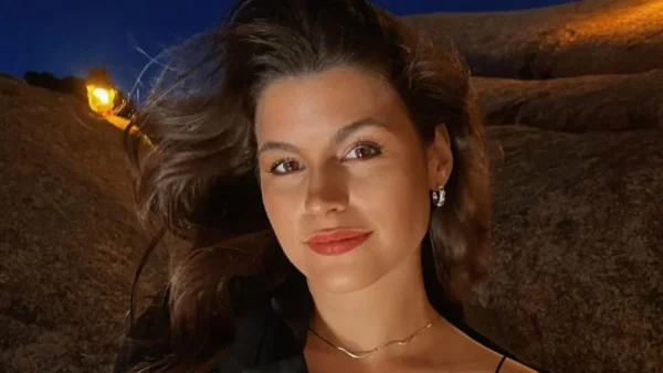 Όλα τα φλας πάνω στη Δανάη Παππά - Λαμπερή στο φεστιβάλ Βενετίας με στράπλες φόρεμα πολύ γνωστού οίκου