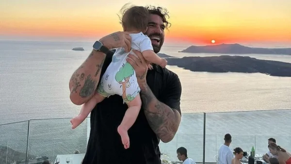 Δημήτρης Αλεξάνδρου: "Καλό μήνα" - Η τρυφερή φωτογραφία με τον 7,5 μηνών γιο του