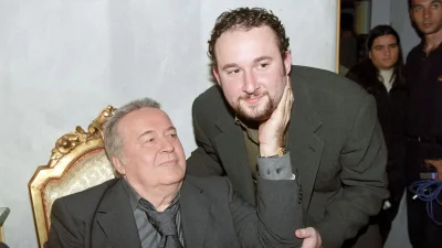 Λουσμένη στο φως με μεγάλο τζάκι στο σαλόνι - Η βίλα «στολίδι» του Δημήτρη Παπαμιχαήλ στο Πόρτο Ύδρα που πουλήθηκε για 140.000 ευρώ