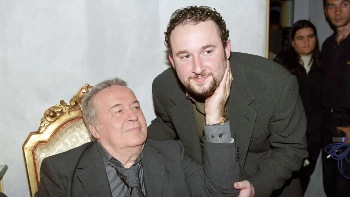 Λουσμένη στο φως με μεγάλο τζάκι στο σαλόνι - Η βίλα «στολίδι» του Δημήτρη Παπαμιχαήλ στο Πόρτο Ύδρα που πουλήθηκε για 140.000 ευρώ