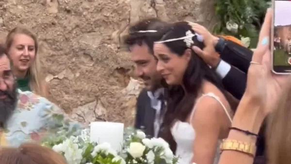 Παντρεύτηκαν μετά από 12 χρόνια κοινής πορείας η Ευαγγελία Συριοπούλου και ο Στράτος Πατσατζής - Βίντεο από τον χορό του Ησαΐα