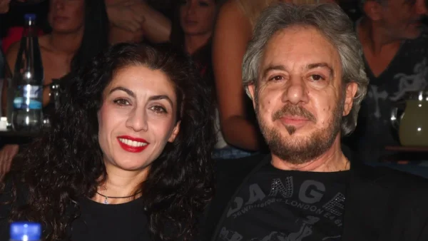 Ποια είναι η Φιλοθέη Μωβ: Ο γάμος με τον Αντώνη Βαρδή το 2014 και οι μηνύσεις με τα παιδιά του, Γιάννη & Καλλιστώ