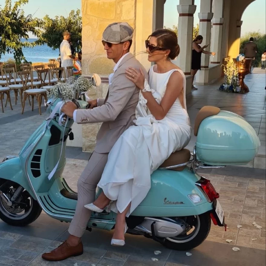 ΠΑΝΤΡΕΥΤΗΚΕ ΖΕΥΓΑΡΙ ΑΠΟ ΤΟ ΜΥΣΤΙΚΟ ΤΗΣ ΠΕΤΑΛΟΥΔΑΣ