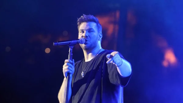 Γιώργος Σαμπάνης: Πρόλαβε την Δέσποινα Βανδή και ανακοίνωσε τα ευχάριστα