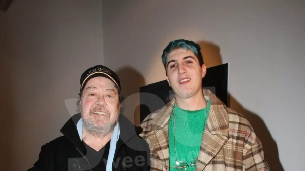 Απίστευτη ομοιότητα στις φωνές τους - Ο Good Gob Nicky τραγούδησε για πρώτη φορά Γιάννη Πάριο στη σκηνή (Βίντεο)