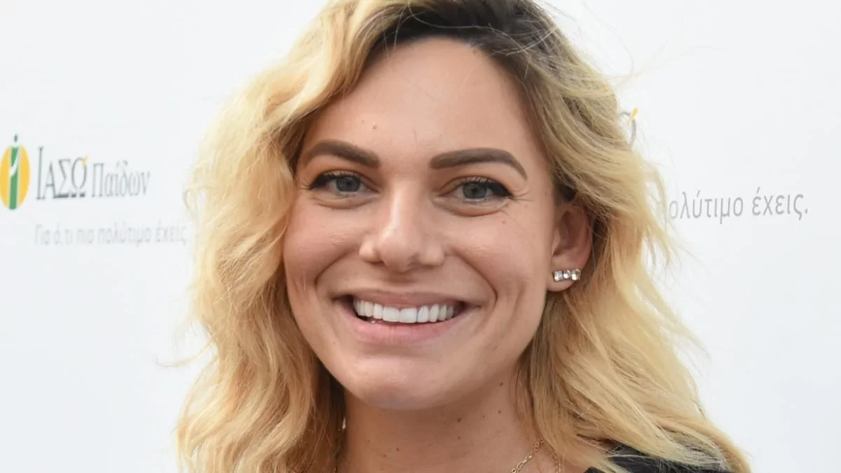 Ιωάννα Μαλεσκου: Βραδινή βόλτα με το νεογέννητο μωράκι της