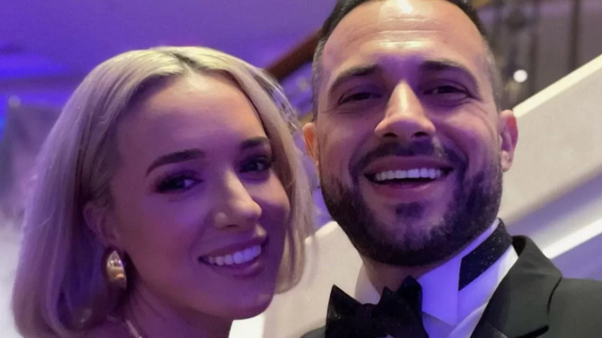 «Αυτή είναι η Καλομοίρα; Τρόμαξα να σε αναγνωρίσω!» - Σάλος κάτω από τη νέα φωτογραφία της τραγουδίστριας με τον σύζυγό της