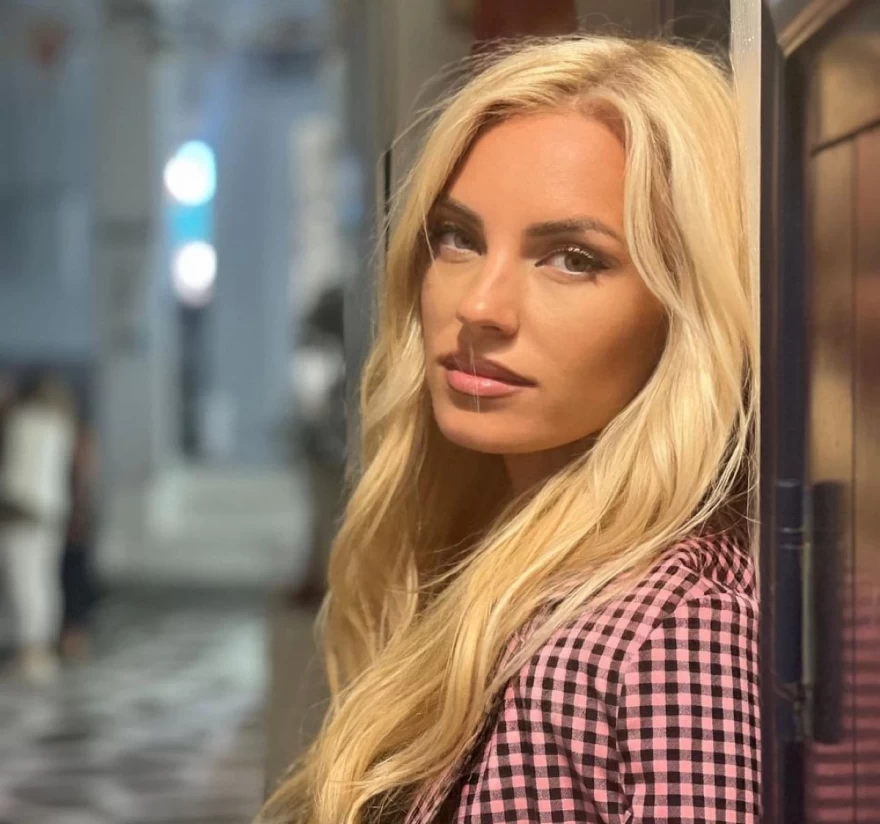 Τζούλια Νόβα