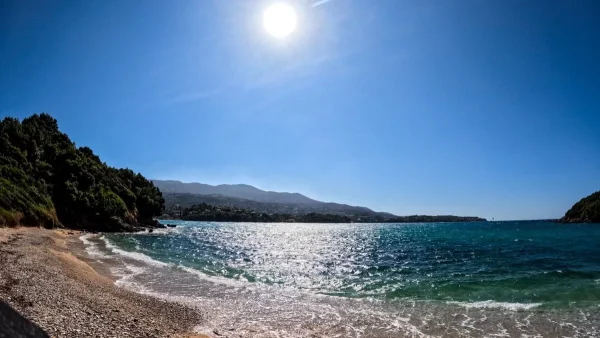 Αναλυτικά ο καιρός σήμερα 1/9 - Με τι θερμοκρασία μπαίνει ο Σεπτέμβρης