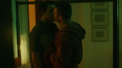 Κάνε ότι κοιμάσαι: «Έλεος! Άι σιχτίρ» - Σάλος με την gay ερωτική σκηνή στη σειρά της ΕΡΤ