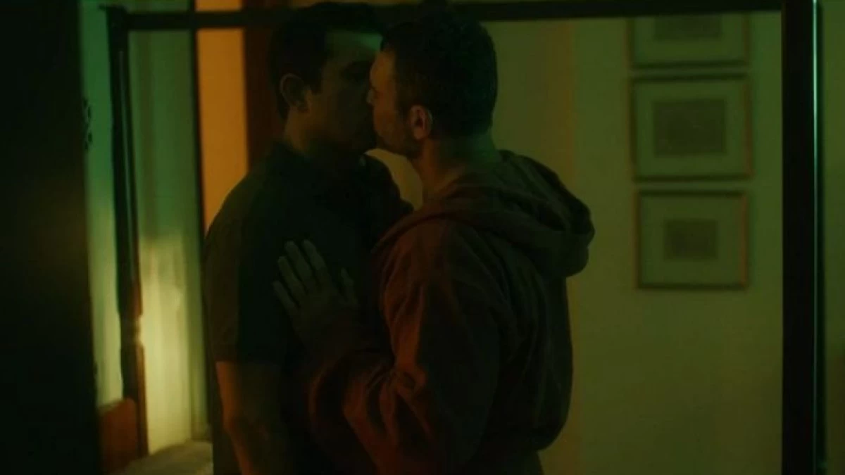 Κάνε ότι κοιμάσαι: «Έλεος! Άι σιχτίρ» - Σάλος με την gay ερωτική σκηνή στη σειρά της ΕΡΤ