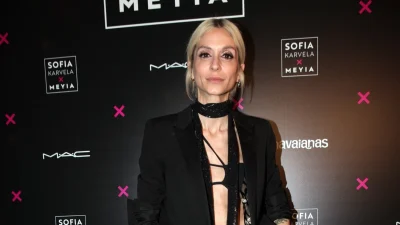 "Μαμά της χρονιάς" η Σοφία Καρβέλα - Υπέκυψε και έφτιαξε λογαριασμό Youtube στους γιους της