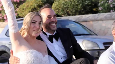 Πάνος Μουζουράκης - Μαριλού Κόζαρη: Η πρώτη φωτογραφία από το μαιευτήριο μετά τη γέννηση της κόρης τους