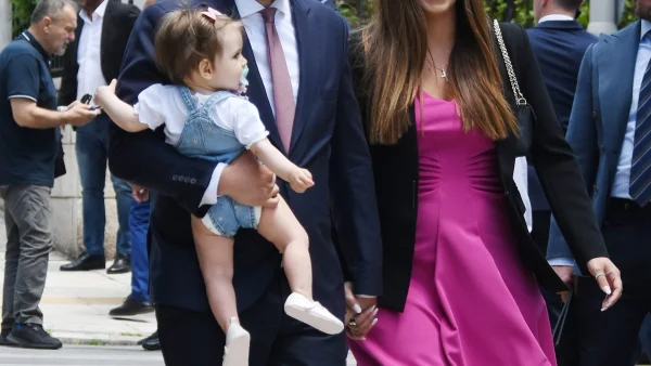 Το όνομά της «Δανάη» - Βάφτισαν την κόρη τους κρυφά με 60 καλεσμένους στο Καστελόριζο