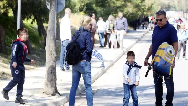 Πρώτη μέρα σχολείο για τα παιδιά της Φαίης Σκορδά - Έχουν γίνει ολόκληροι άντρες πια