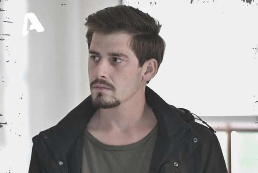 Σασμός: «Μην εγκαταλείπεις παιδί μου!» - Η σοκαριστική σκηνή που ο Νικηφόρος πεθαίνει στα χέρια του Μαθιού!