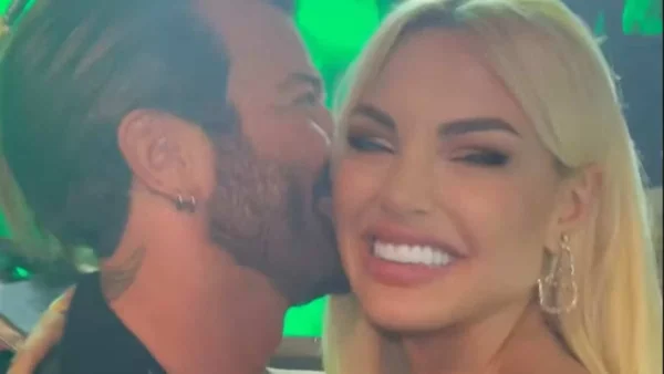 Πρώτο τραπέζι πίστα στα μπουζούκια - Το όλο νόημα τραγούδι που άγγιξε την Αλεξάνδρα Παναγιώταρου