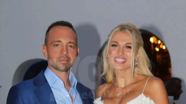 Βαφτίστηκε ο γιος της Σπυροπούλου & του Σταθοκωστόπουλου - Απαστράπτουσα με λευκό μίντι φόρεμα η Κωνσταντίνα