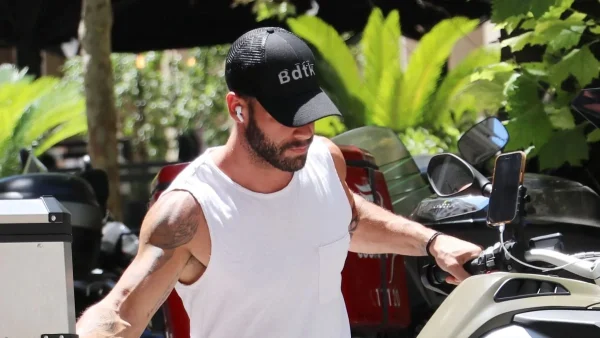 Στάθης Σχίζας: Η πρώτη δημόσια εμφάνιση μετά το καβγά του με την Αλεξάνδρα Παναγιώταρου στα μπουζούκια