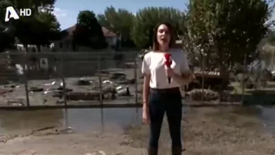 Διαφορετική πρεμιέρα για την Τατιάνα Στεφανίδου: «Κάποιοι μας λένε δημοσιογράφους του λευκού κολλάρου» - Με γαλότσες και μικρόφωνο στο χέρι στις πλημμύρες