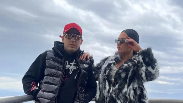 Παθιασμένες αγκαλιές μέσα σε τζακούζι - Με νέον ολόσωμο μαγιό η Έλενα Τσαγκρινού μαζί με τον Dj Stephan