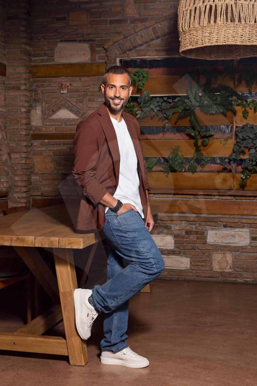 Ο Γιώργος Τσούλης μιλά αποκλειστικά στο YOU: Τα παρασκήνια της συνεργασίας του με την Μενεγάκη και το ενδεχόμενο ενός δεύτερου παιδιού