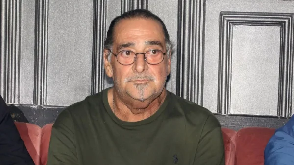 «Δίνει γενναία μία μάχη! Πηγαινοέρχεται στα νοσοκομεία» - Εξελίξεις με την υγεία του Βασίλη Καρρά