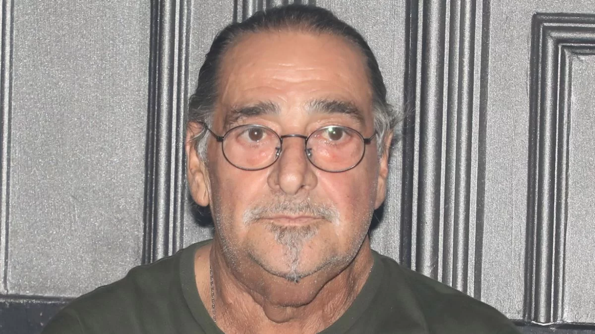 «Αγνώριστος δίνει έναν μεγάλο αγώνα! Είναι υποχρεωμένος να...» - Η ανάρτηση συνεργάτη του Βασίλη Καρρά για την υγεία του