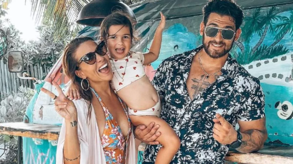 Ξετρελάθηκε η μικρή Μελίτα με την έκπληξη γενεθλίων της - Γεμάτο το σαλόνι με μπαλόνια & μια τεράστια τούρτα από τη Χατζίδου και τον Παύλου