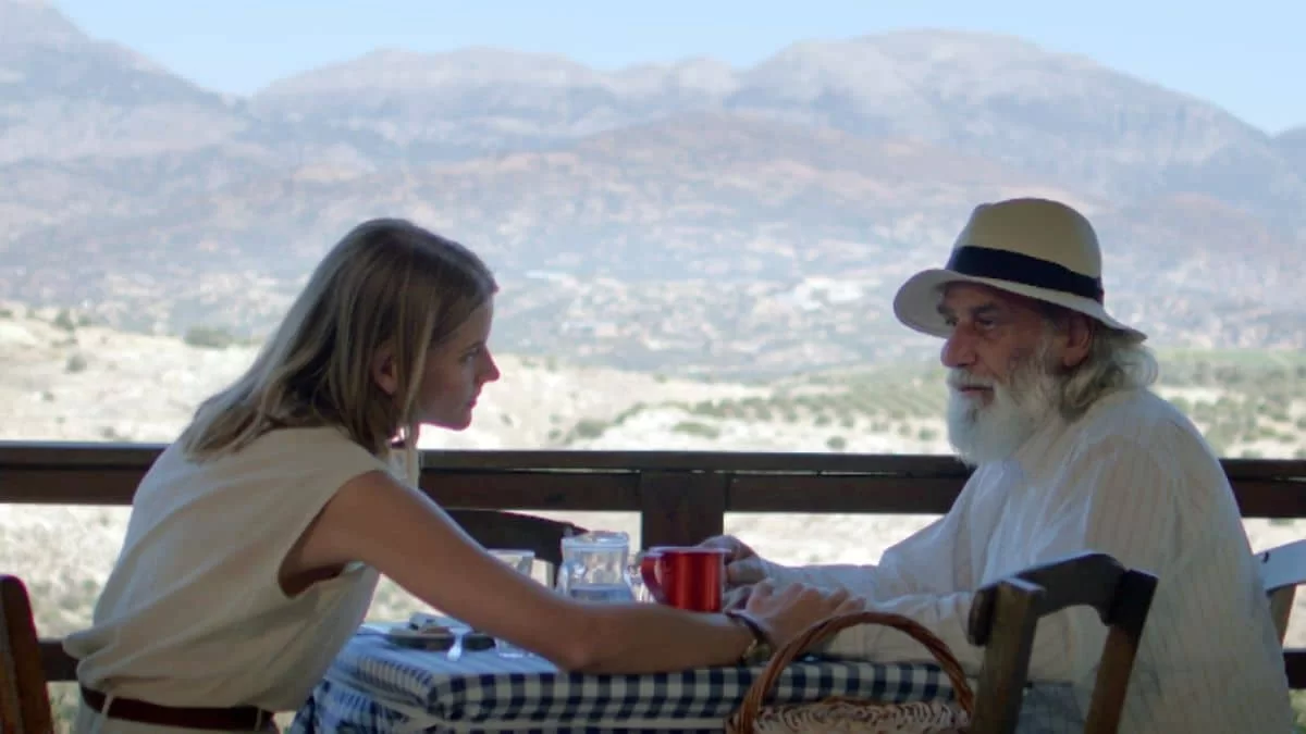 Η παραλία 12/9: Ο Γιώργος φτάνει στα Μάταλα - Η Μαρία παρατηρεί τα γεγονότα στο σκοτάδι