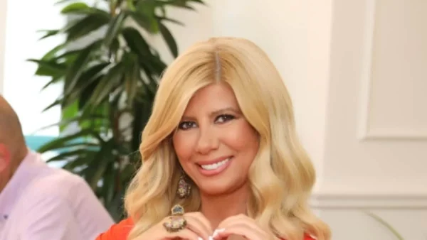 Με κατακόκκινο φλογερό φόρεμα - ''Έσκασαν'' τα ευχάριστα για την Κουτσελίνη και την ομάδα της από το Star