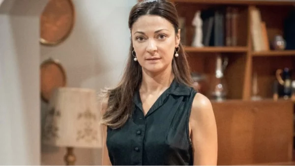 Ηλέκτρα: «Λυπήσου με» - Μητέρα και κόρη ερωτεύονται τον ίδιο άντρα;