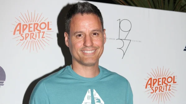 Γρηγόρης Πετράκος: Τα παιδικά χρόνια και οι δυο γυναίκες που πέρασαν από την ζωή του