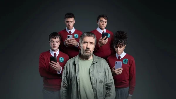 Κάνε ότι κοιμάσαι: Η Μπετίνα αποκαλύπτει στον Λάκη ότι γνώριζε για τη στρίπερ - Του πετάει τις φωτογραφίες