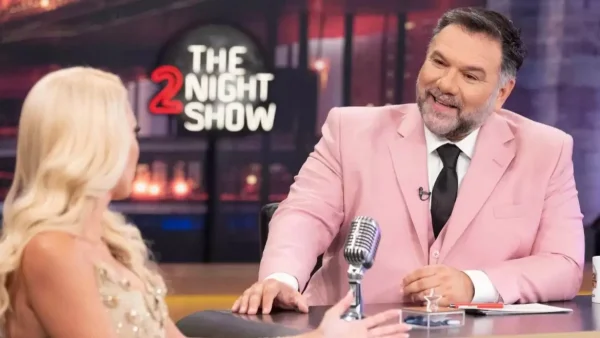 Πρεμιέρα για το The 2night show: «Πιο αδύνατη από ότι ήσουνα!» - Άφωνος με το φόρεμα της Σπυροπούλου ο Γρηγόρης Αρναούτογλου