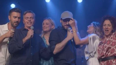 Ο πρώτος από εμάς: «Μπροστά στο μέλλοντα σύζυγό αφιερώνει τραγούδι στον εραστή της...» - Έγινε viral στο twitter η Αθηνά Οικονομάκου