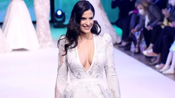 H Χριστίνα Μπόμπα "τρέλανε" το Instagram με την Barbiecore εμφάνισή της