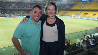 Ο Πύρρος Δήμας στην OPAP Arena - Νέα δημόσια εμφάνιση μαζί με την Αφροδίτη Σκαφίδα στον αγώνα της Εθνικής Ομάδας με την Ολλανδία