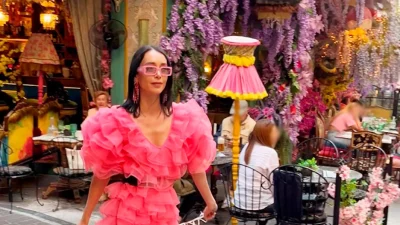 Think pink: Το ροζ φόρεμα που θα κάνει update στο barbiecore στυλ σου