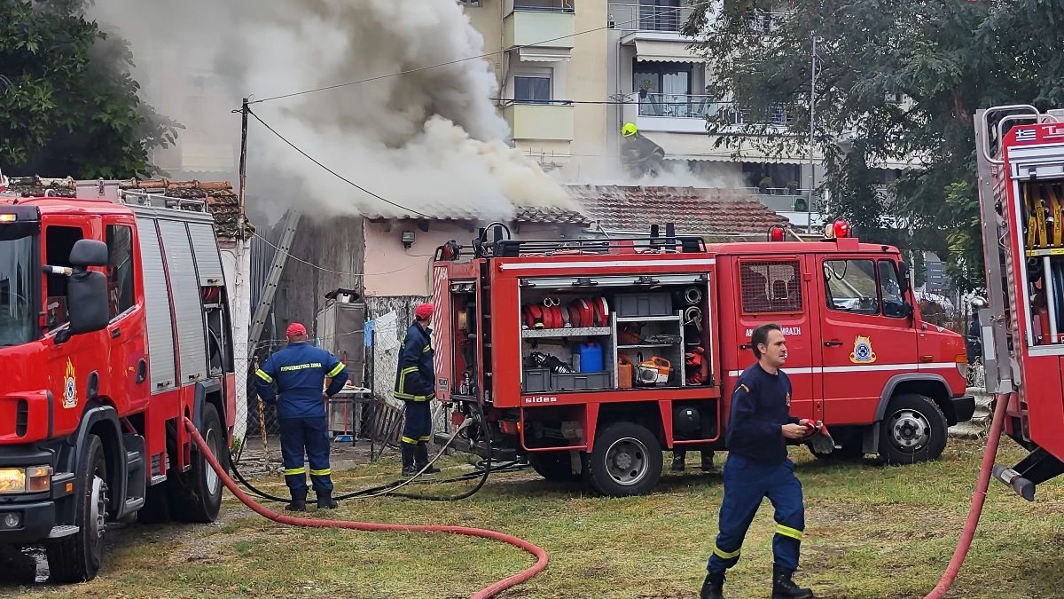 Φωτιά στη Γλυφάδα - Εντοπίστηκε ένας νεκρός