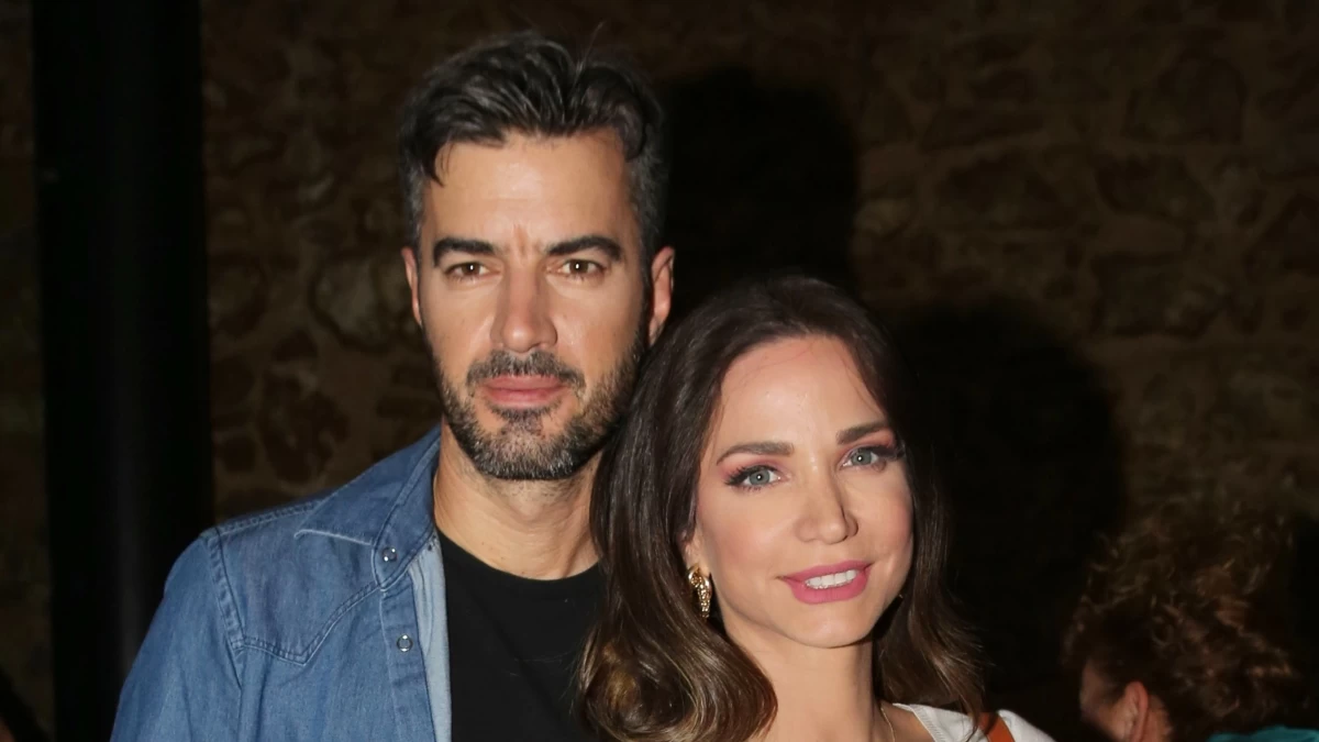 Τον στηρίζει σε κάθε του βήμα - Η νεραϊδένια εμφάνιση της Κατερίνας Γερονικολού στο πλευρό του Γιάννη Τσιμιτσέλη