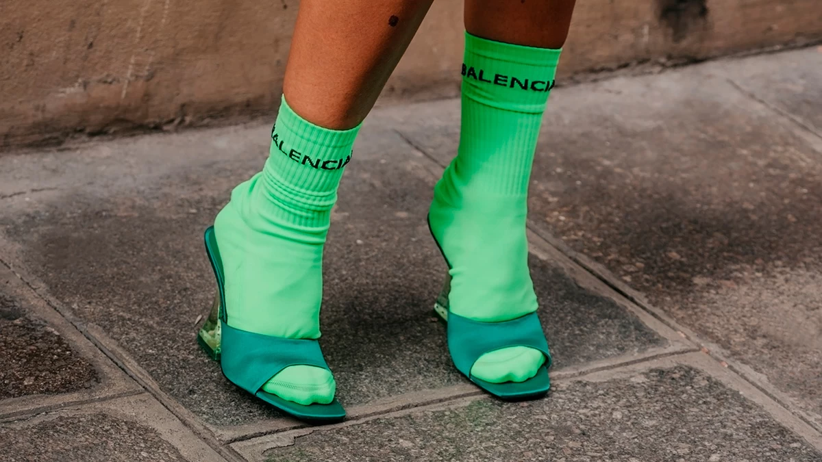 Κάλτσες μέχρι το γόνατο! Το νέο trend που θα λατρέψεις