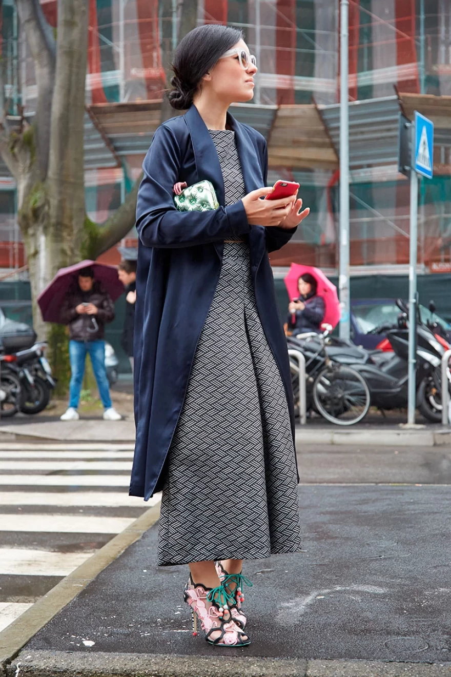 γκρι φόρεμα