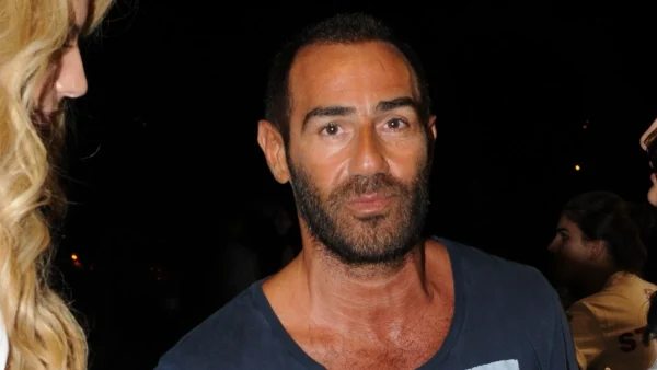 Ο Αντώνης Κανάκης σε βραδινή έξοδο