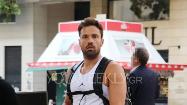 Μοναχική βόλτα για τον Κωνσταντίνο Αργυρό αφότου αποχαιρέτησε την σύντροφό του -  Δεν άφηνε το κινητό από το χέρι του