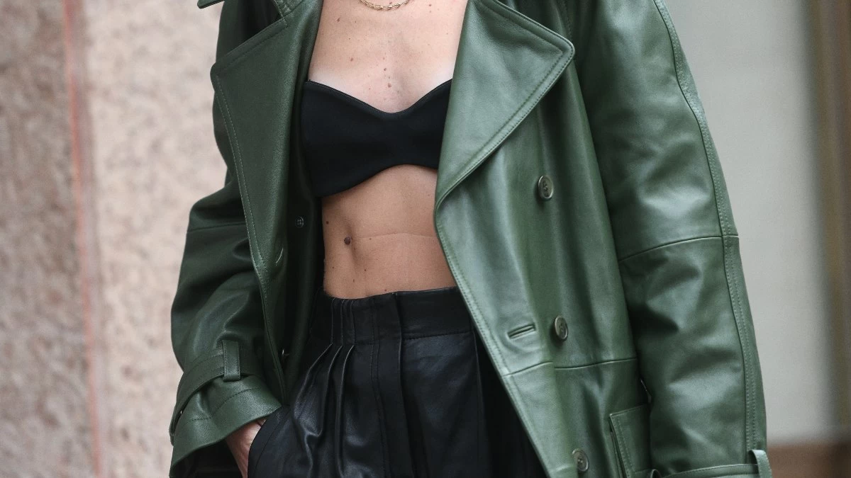 Must-have: To μαύρο leather top από τα Zara μόνο με €9,99